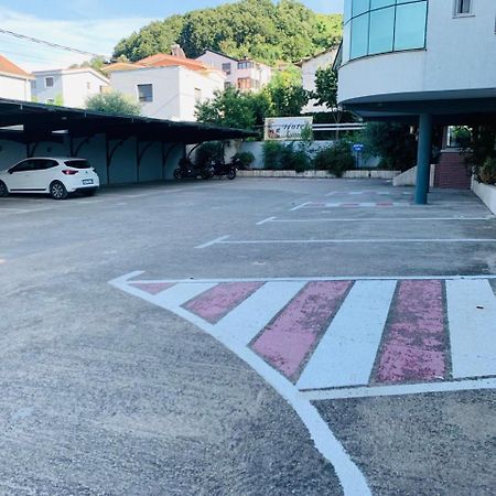 Luander Hotel Tiranë Luaran gambar