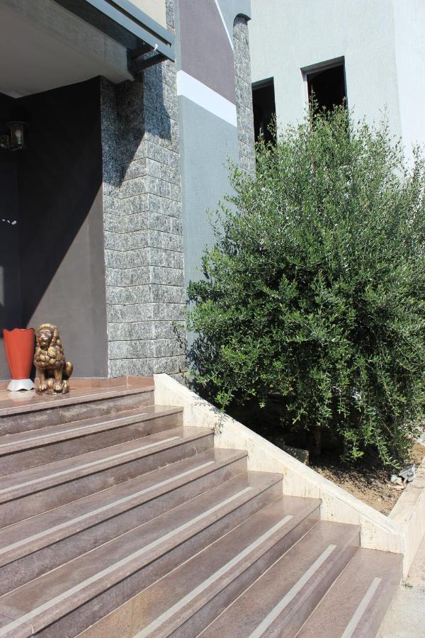 Luander Hotel Tiranë Luaran gambar
