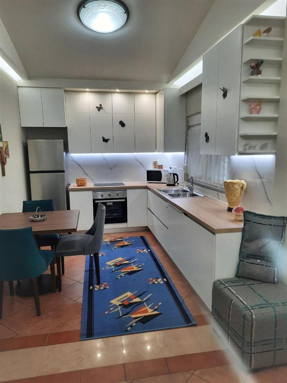 Luander Hotel Tiranë Bilik gambar