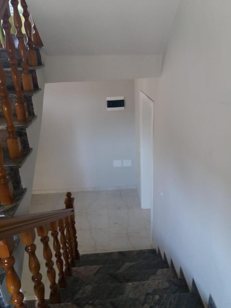 Luander Hotel Tiranë Bilik gambar
