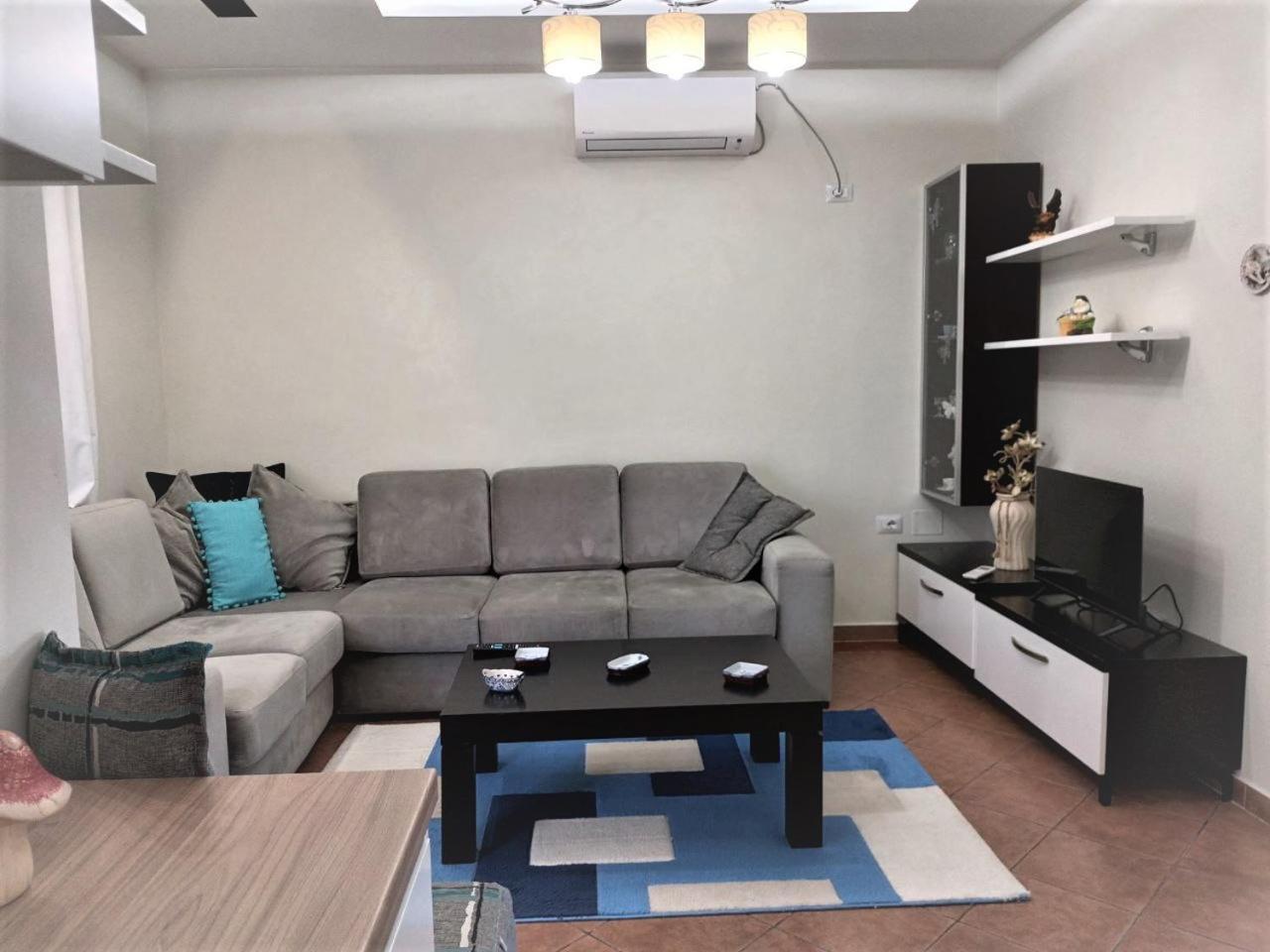 Luander Hotel Tiranë Bilik gambar