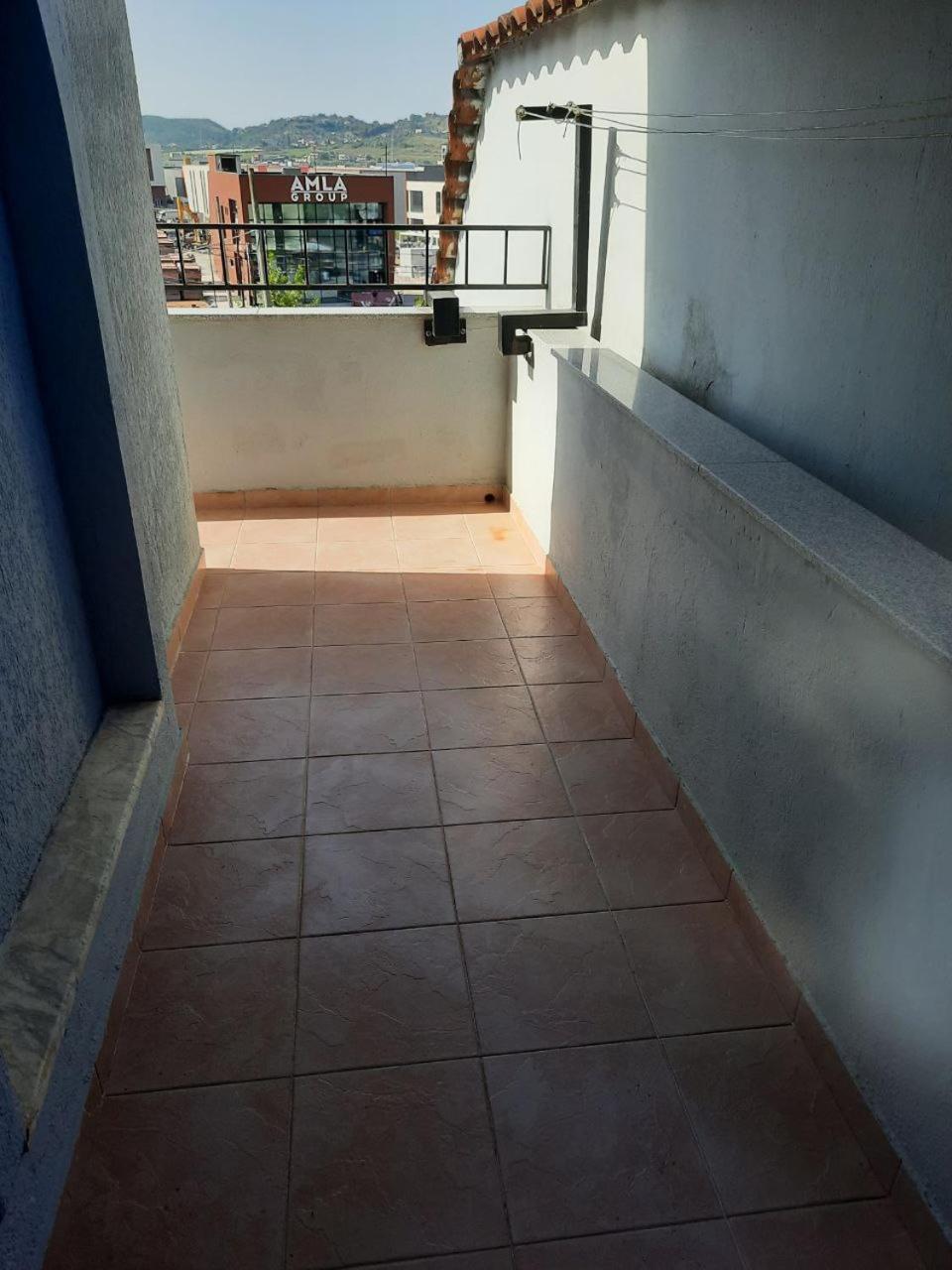Luander Hotel Tiranë Bilik gambar