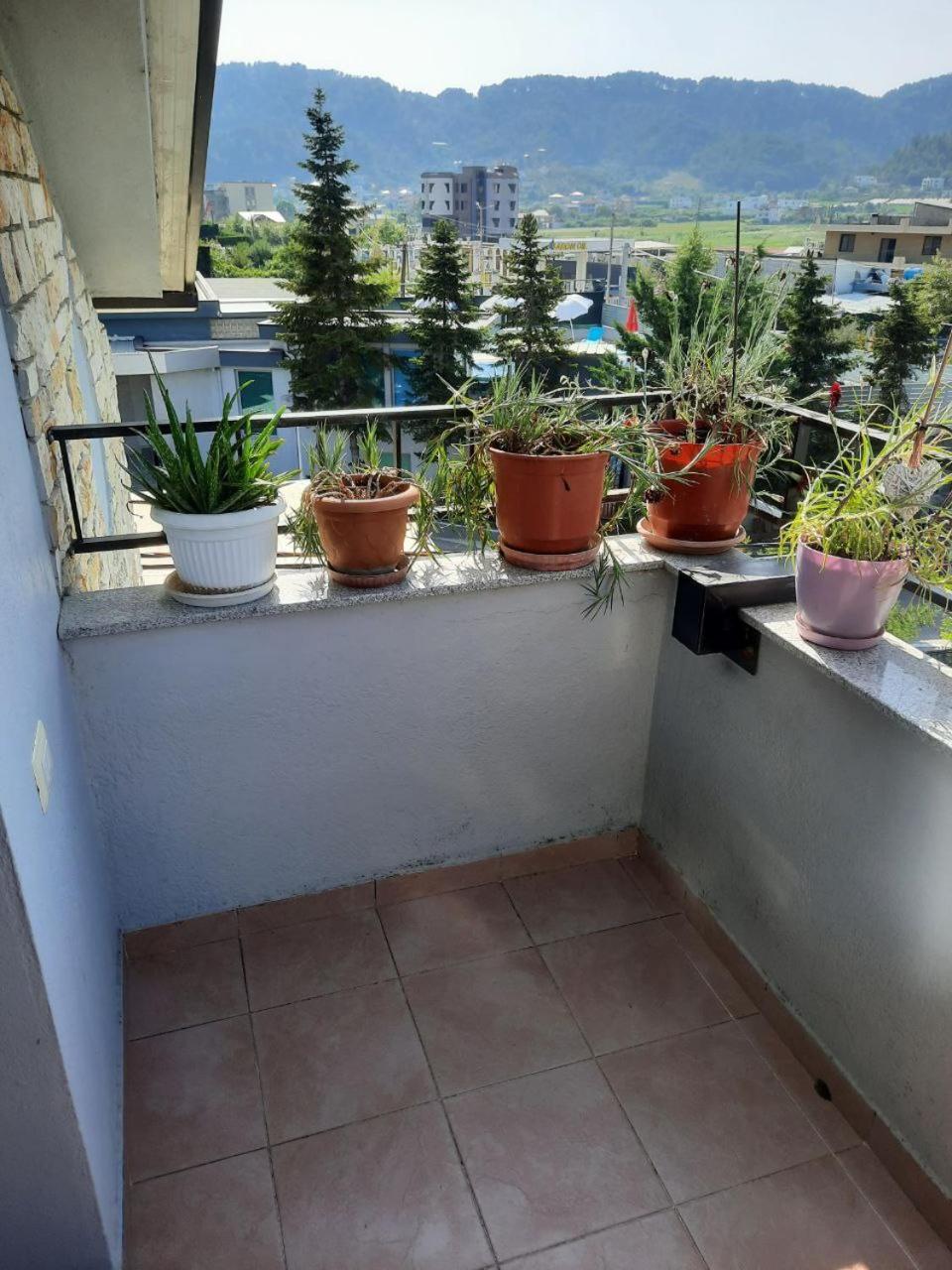 Luander Hotel Tiranë Bilik gambar