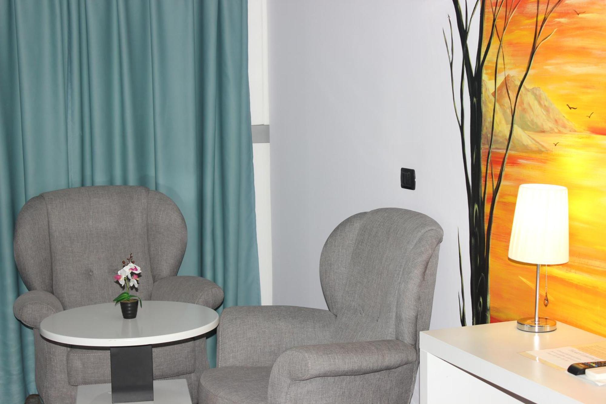 Luander Hotel Tiranë Bilik gambar