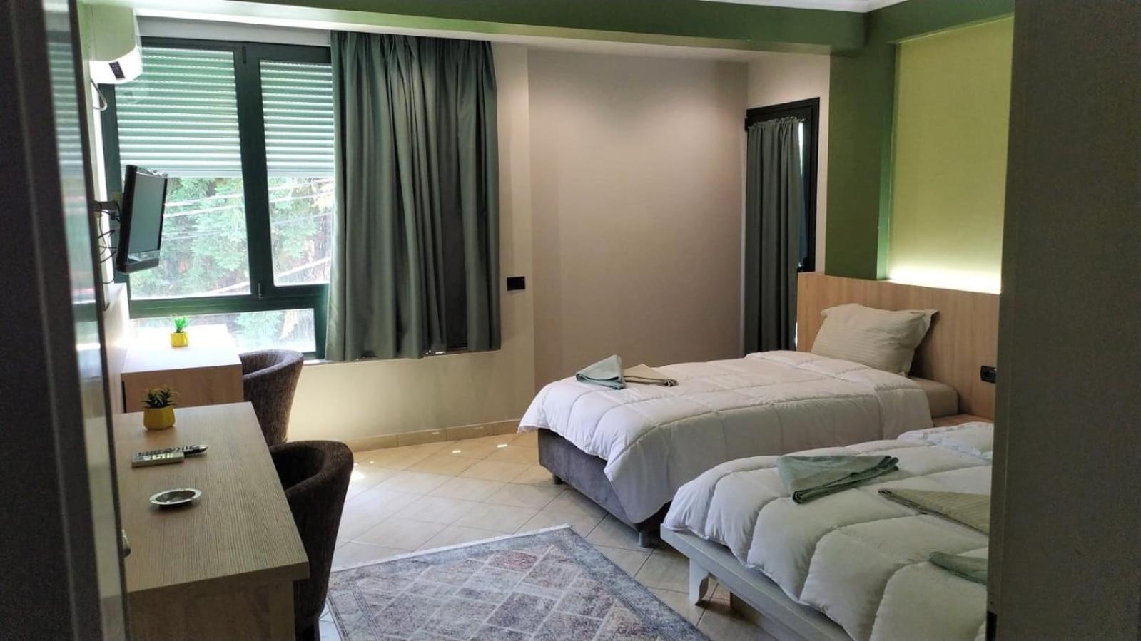 Luander Hotel Tiranë Bilik gambar
